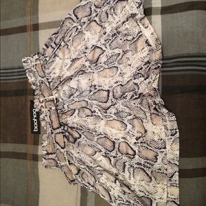 Snake short with belt